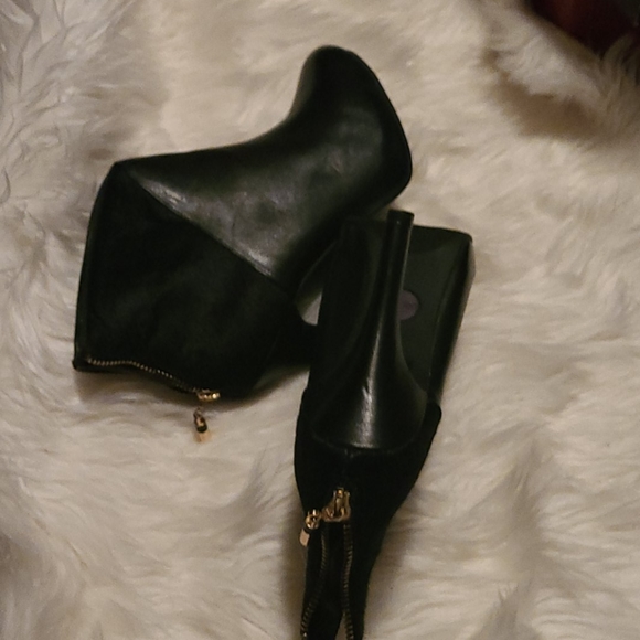 Cute NEW booties - Picture 3 of 3